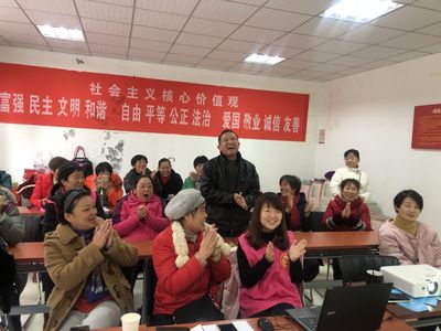 武昌府社区炫年华艺术团 银发舞动新生活 文化邻里暖夕阳